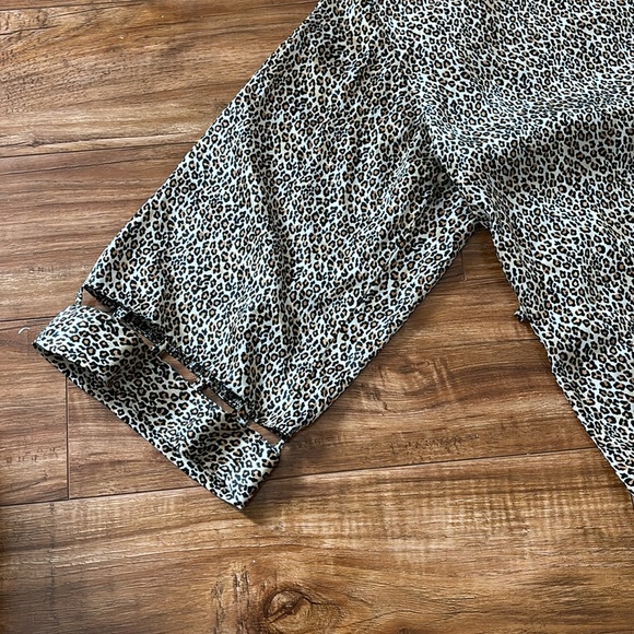 Vintage Leopard robe - Picture 2 of 6